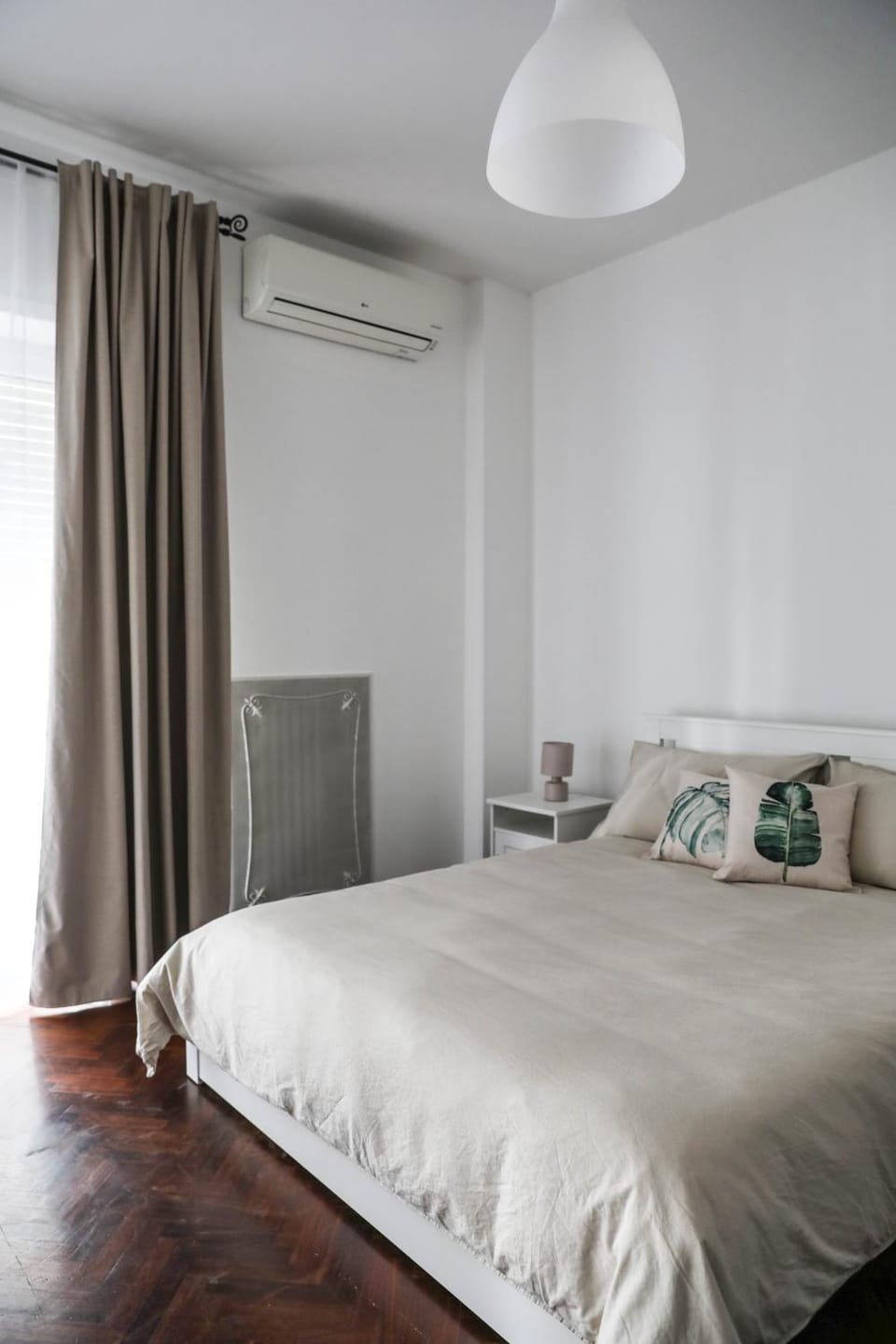 Bed, Photo of the whole room, Bedroom, air conditioner