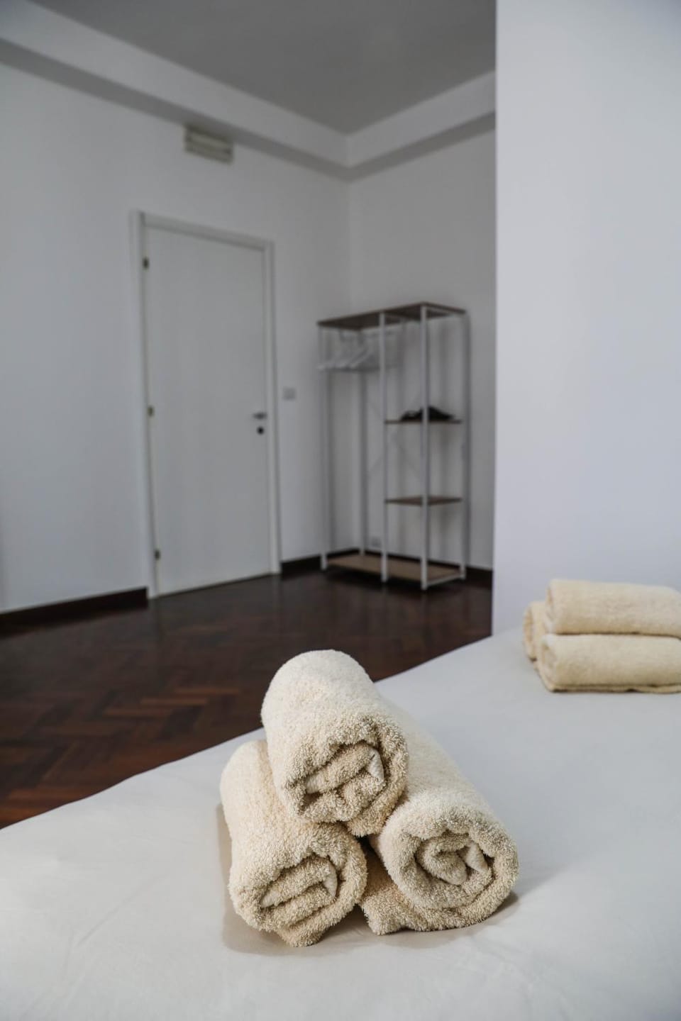 Bed, Photo of the whole room, Bedroom, towels