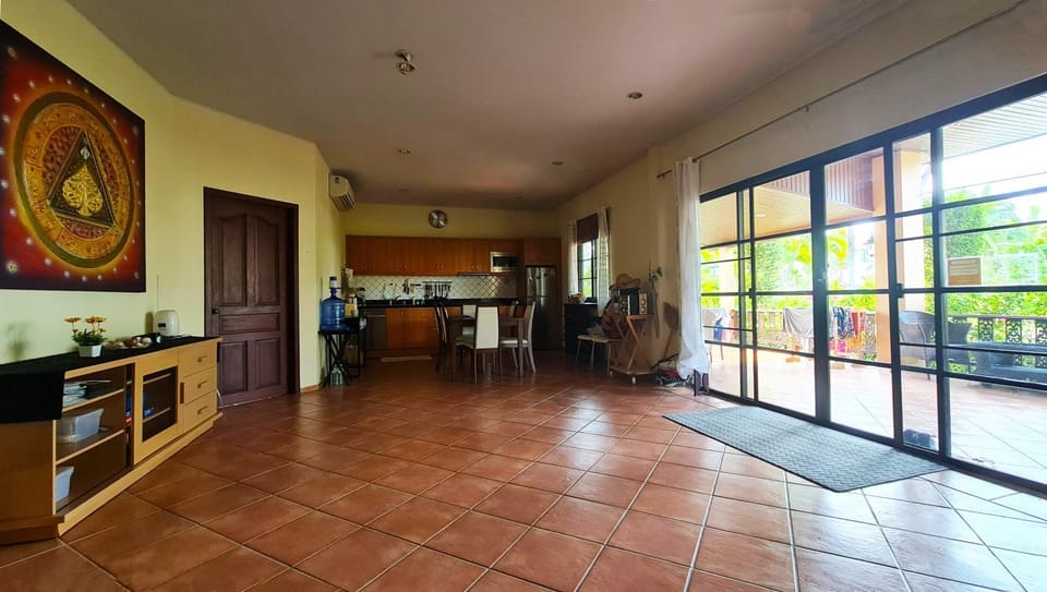 Kitchen or kitchenette, Dining area, pet friendly