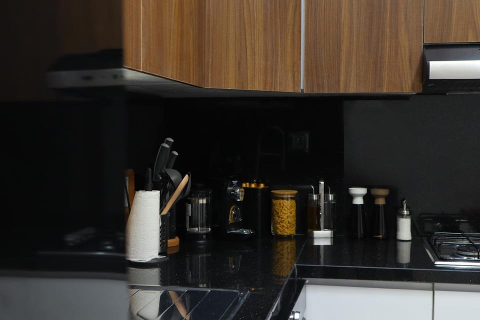 Coffee/tea facilities, Kitchen or kitchenette, stove, toaster