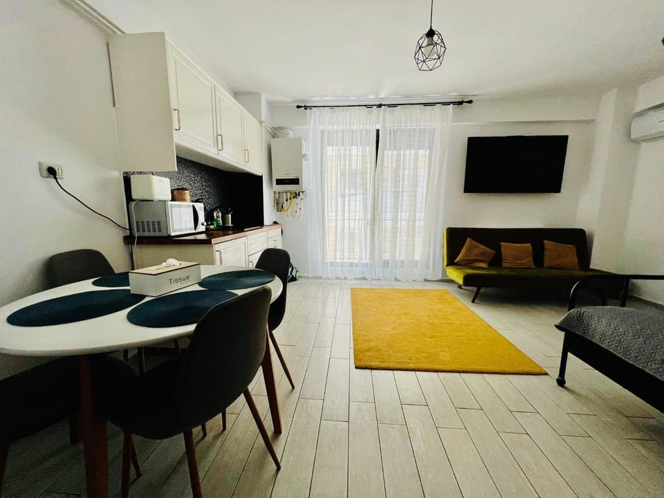 TV and multimedia, Living room, Photo of the whole room, Seating area, Dining area, minibar