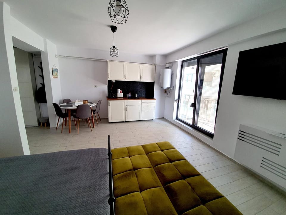 Kitchen or kitchenette, Seating area, Dining area