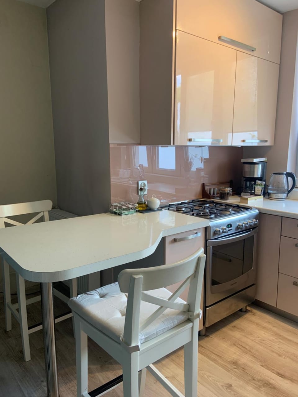 Coffee/tea facilities, Kitchen or kitchenette, Dining area, pet friendly, stove