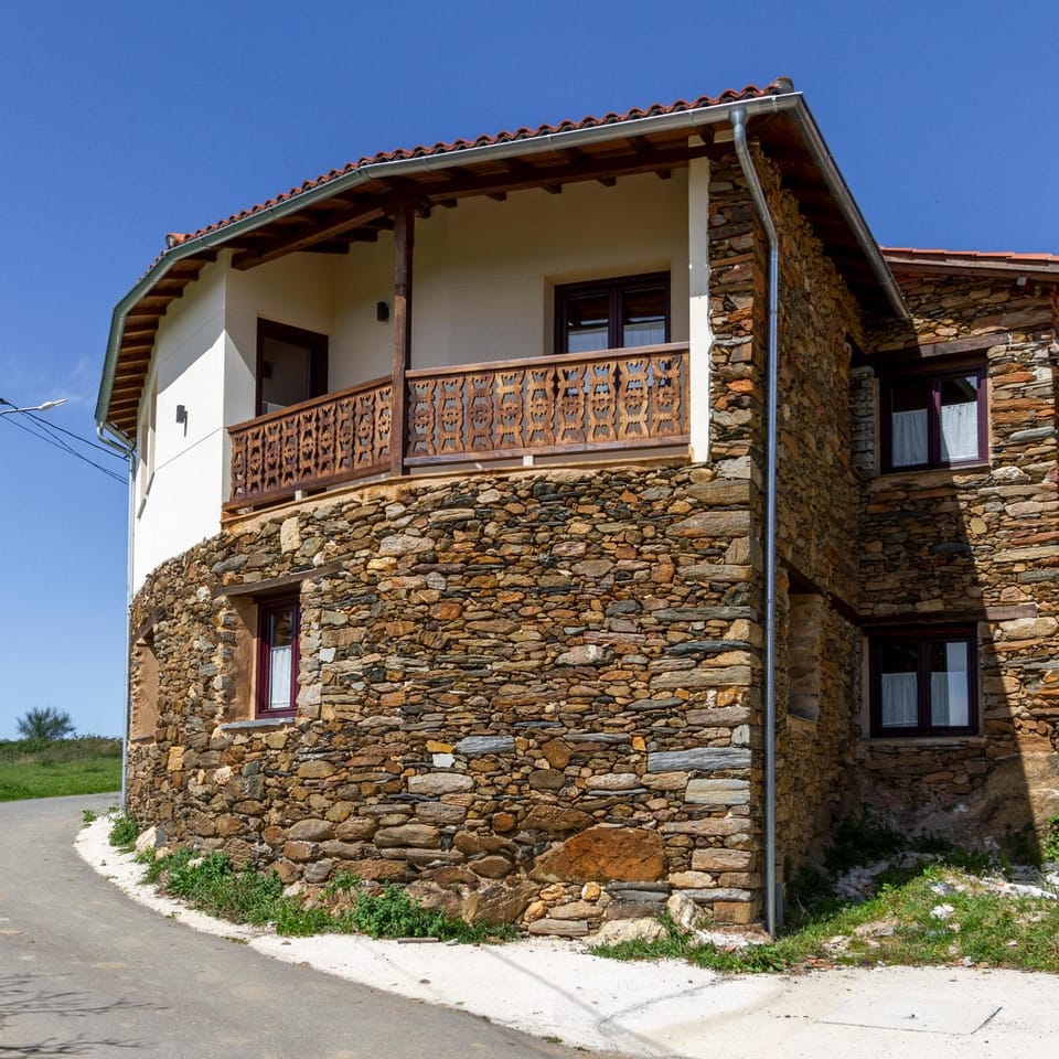 Casa Añolo House in Galicia