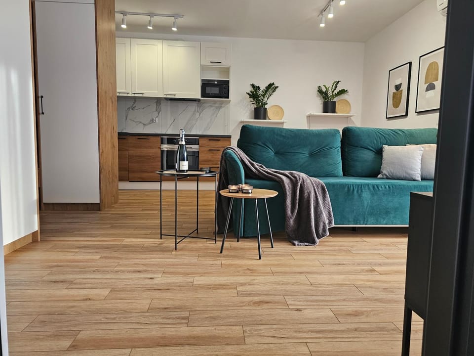 URBAN APARTMENTS Opolska 10 No 67A - Balcony - Air Condition - Rooftop Garden - Free Garage Apartment in Poland