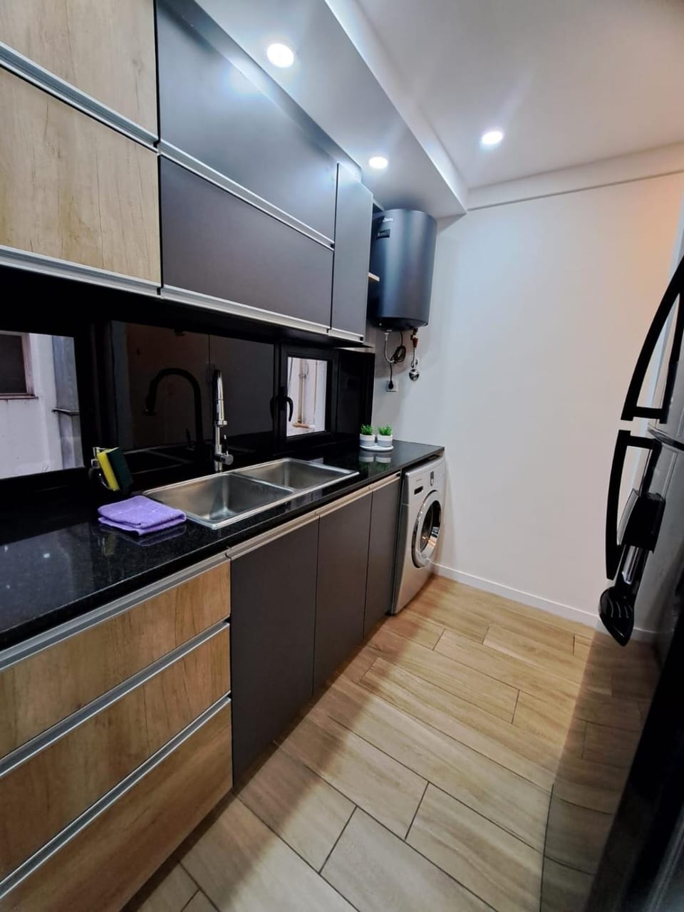Kitchen or kitchenette, pet friendly, stove, washing machine