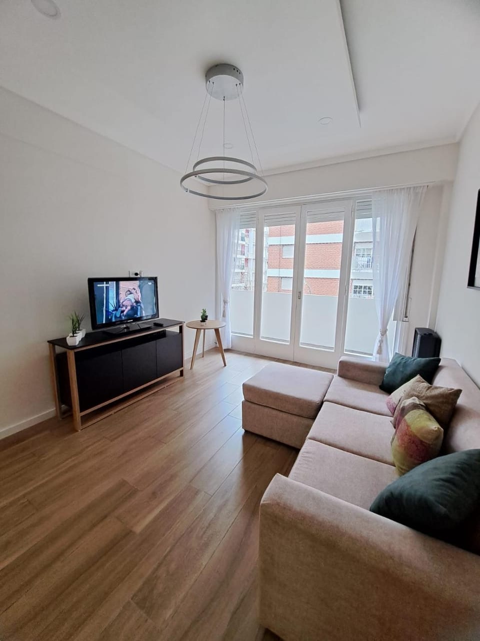 TV and multimedia, Living room, Seating area, Evening entertainment