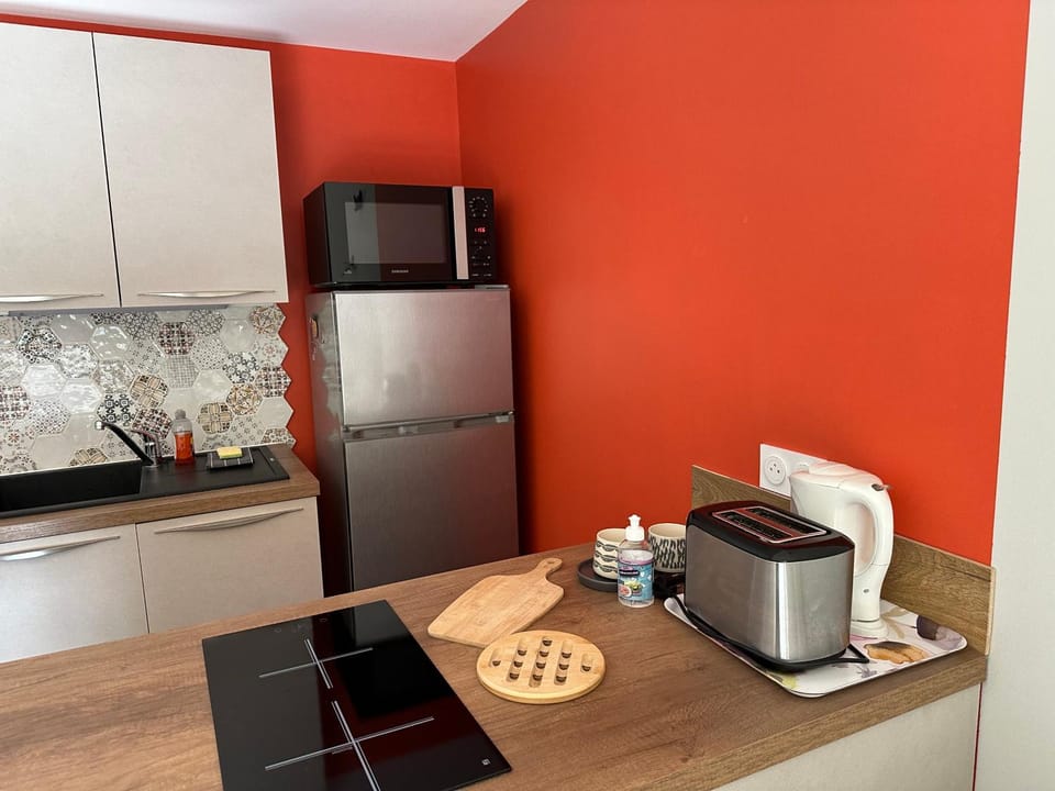 T2 Place de la Poste, Gare SNCF, port et plage à moins de 5 minutes à pied ! Apartment in French Riviera