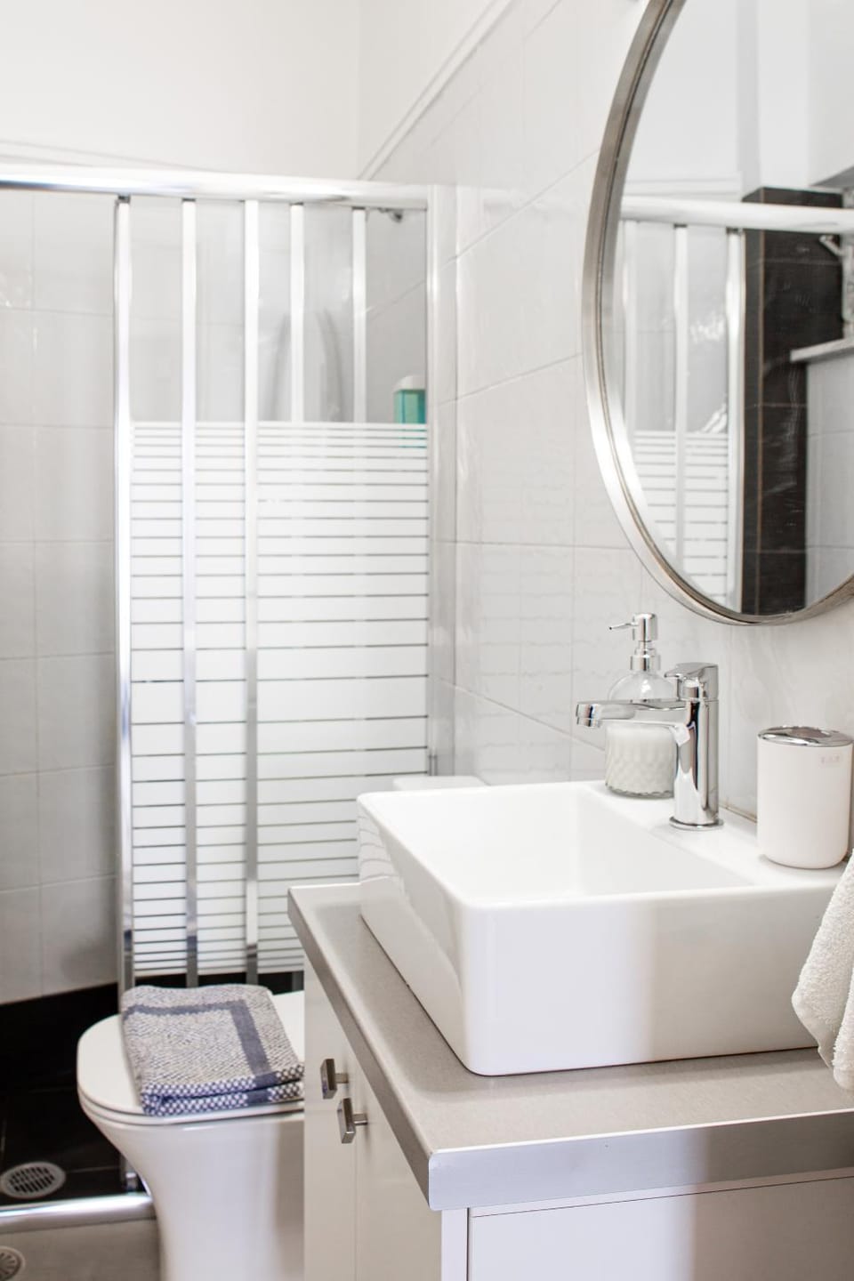 Shower, Bathroom, hair dryier