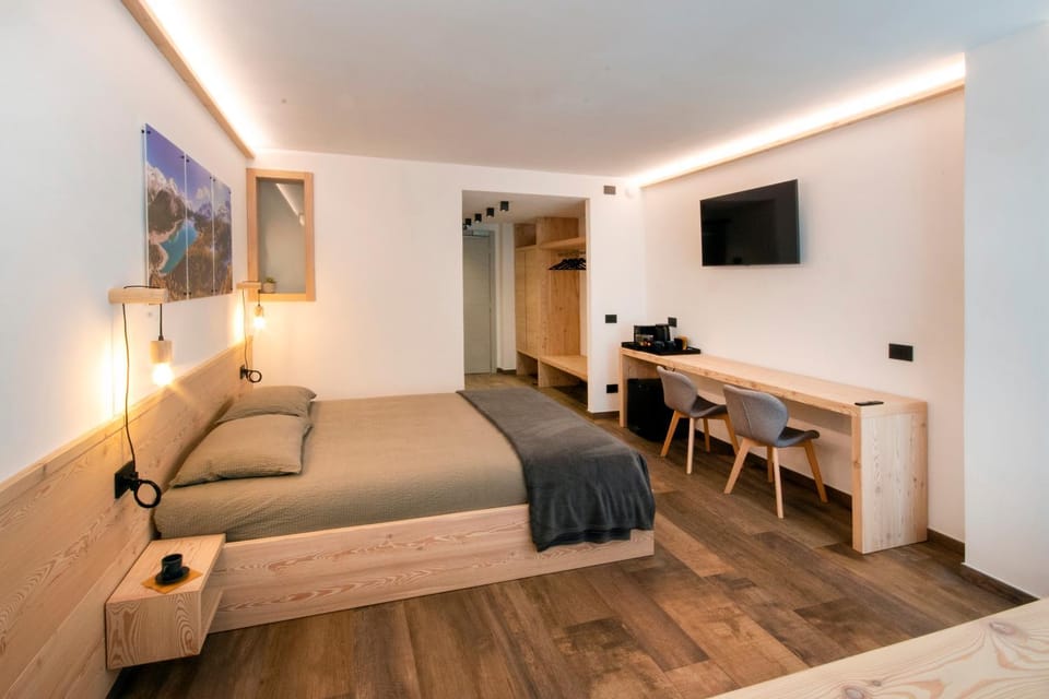 Communal lounge/ TV room, Bed, TV and multimedia, Photo of the whole room, Bedroom, hair dresser
