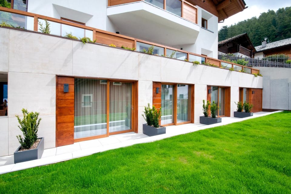 Property building, Garden, Garden, Solarium, Balcony/Terrace, Garden view, Garden view