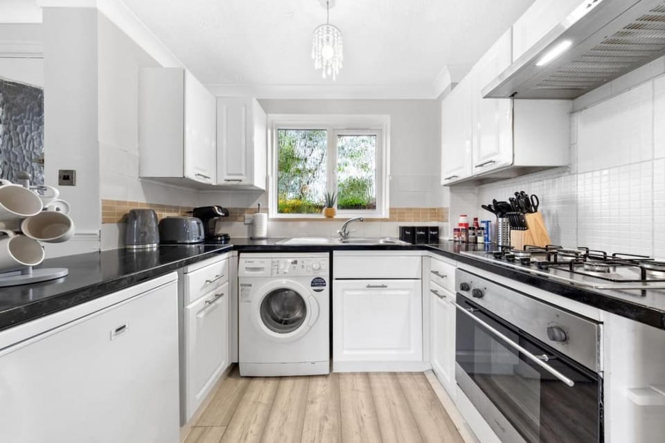 Watford Cozy Full Home - Perfect for Harry Potter Studios! Apartment in Watford