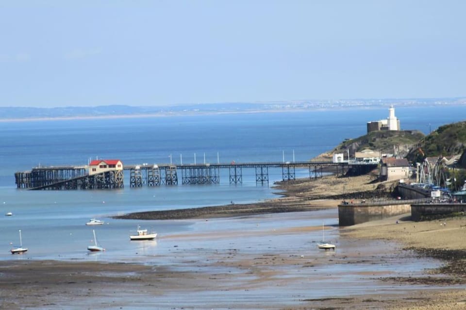 The Lodge Annex - immaculate coastal property Apartment in Wales