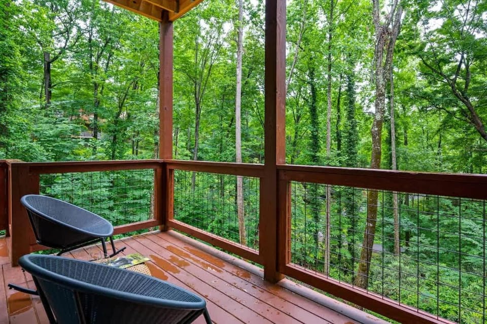 New Cozy Mountain Chalet Hot Tub Near Downtown Chalet in Gatlinburg