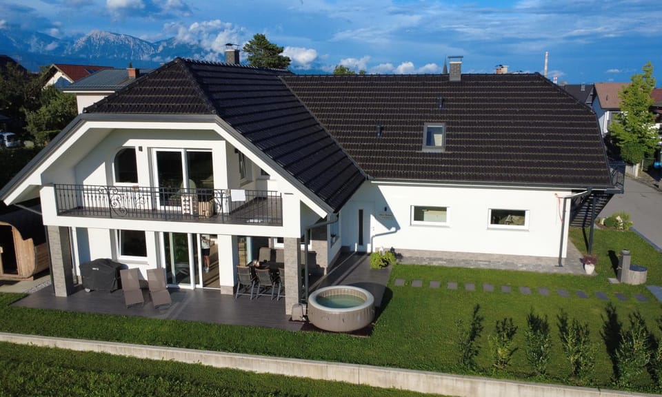 Property building, Day, Garden, Garden view