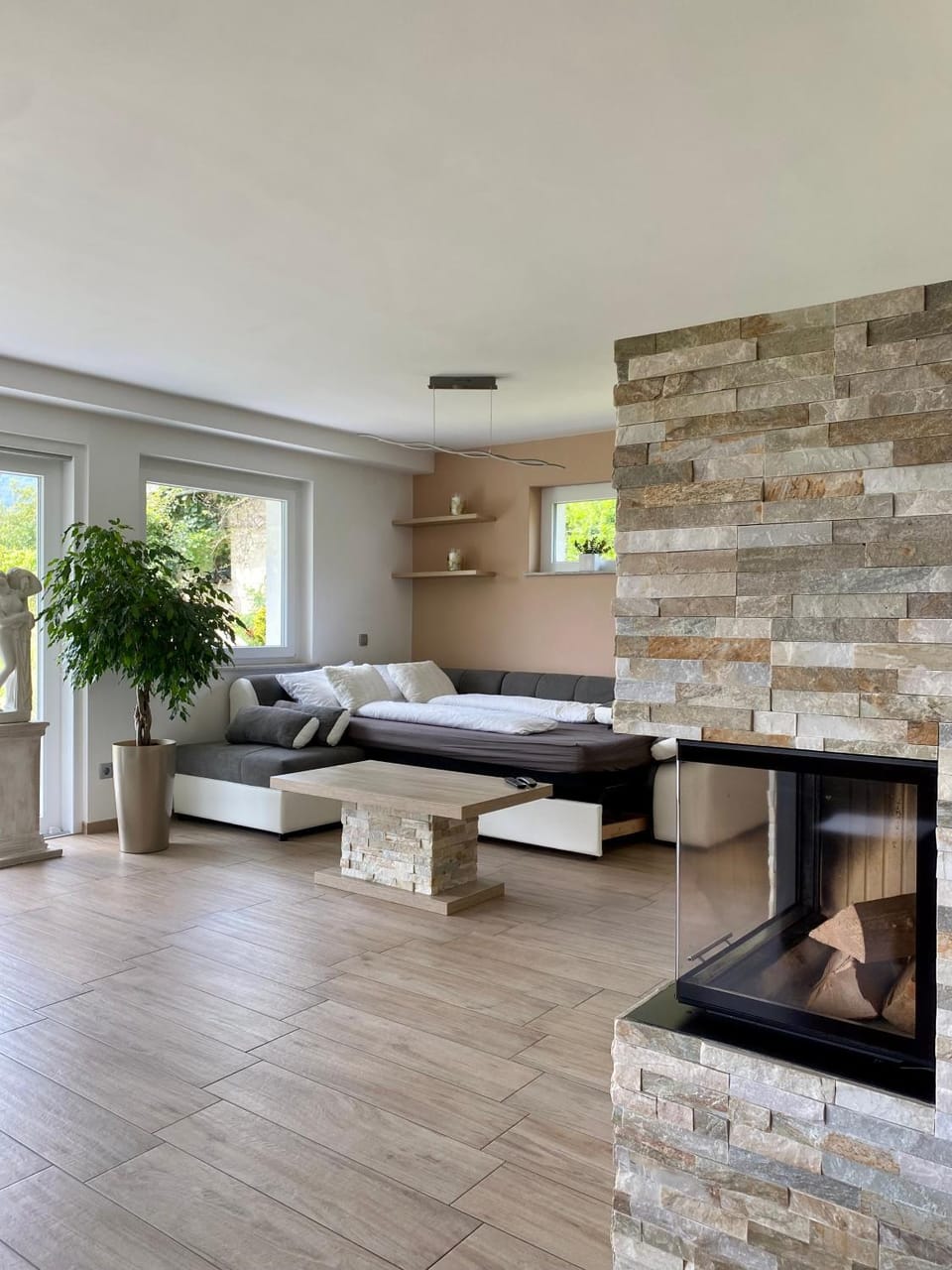 Living room, Photo of the whole room, Seating area, flat iron