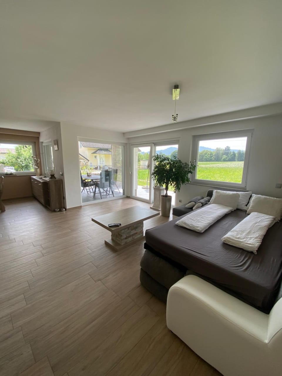 Garden, Living room, Photo of the whole room, Seating area, Garden view
