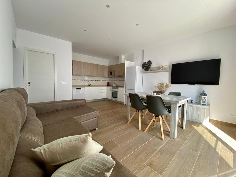 TV and multimedia, Kitchen or kitchenette, Seating area, Dining area