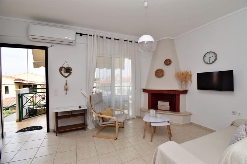 TV and multimedia, Living room, Seating area, air conditioner