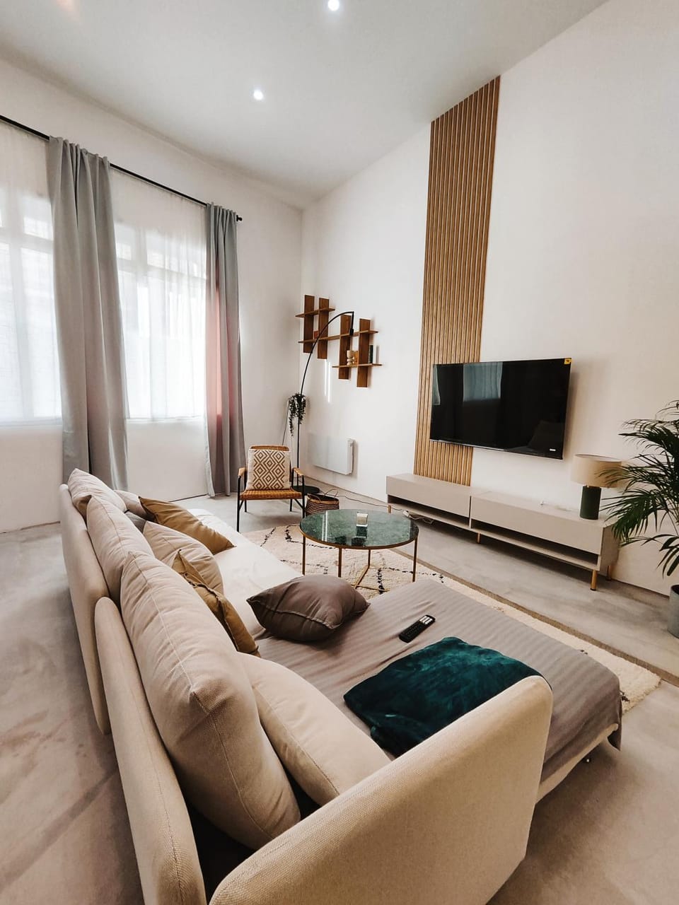 Communal lounge/ TV room, TV and multimedia, Living room, Seating area, Evening entertainment