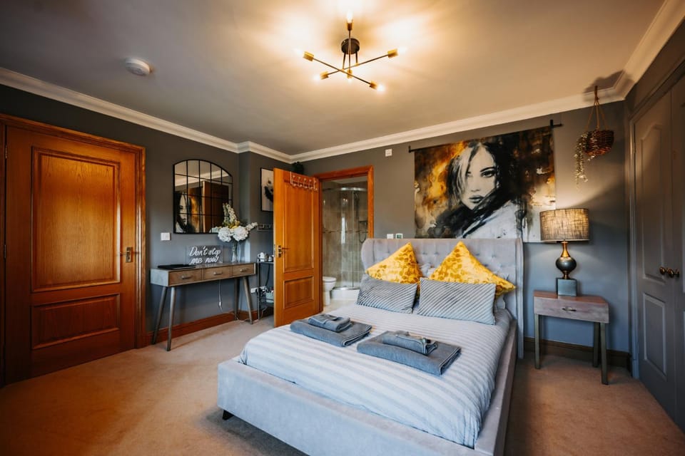 Bed, Photo of the whole room, Bedroom, wardrobe