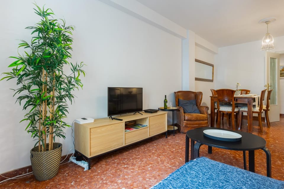 Communal lounge/ TV room, Dining area
