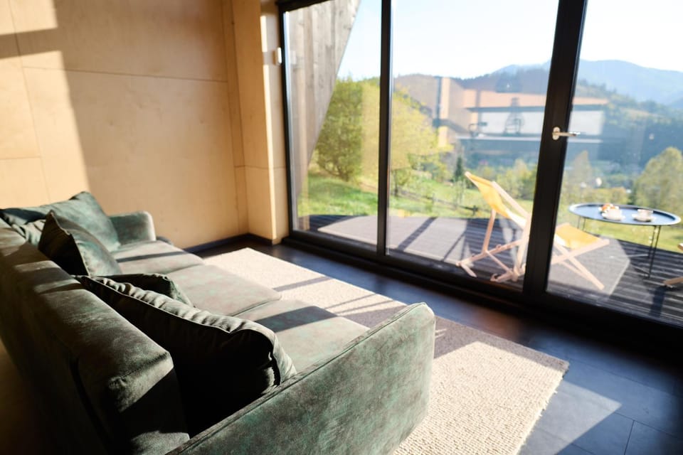 View (from property/room), Balcony/Terrace, Living room, Mountain view