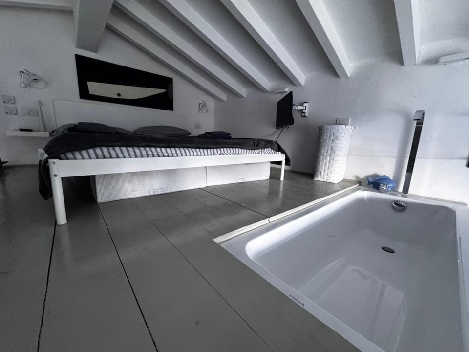 Loft due livelli di design pubblicato su riviste architettura con due posti auto Apartment in Porto Santo Stefano