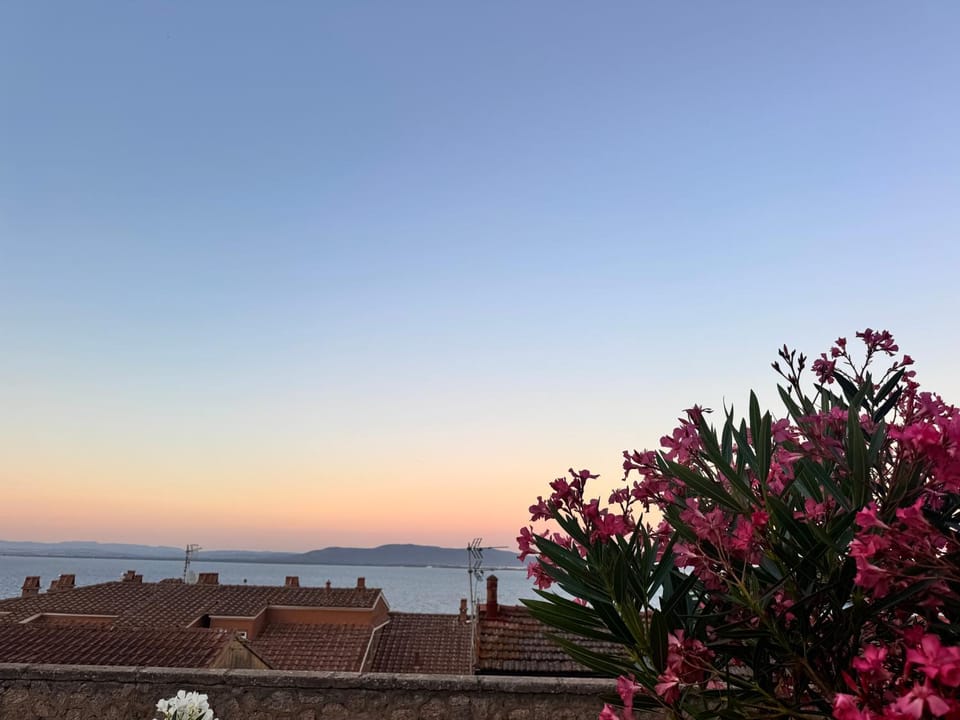 Loft due livelli di design pubblicato su riviste architettura con due posti auto Apartment in Porto Santo Stefano