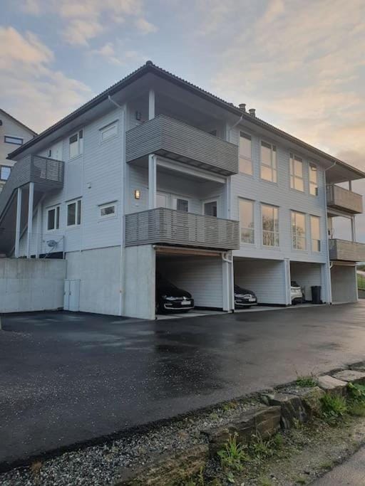 Nydelig leilighet- Solrik/2 balkonger Apartment in Vestland