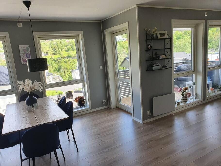 Nydelig leilighet- Solrik/2 balkonger Apartment in Vestland