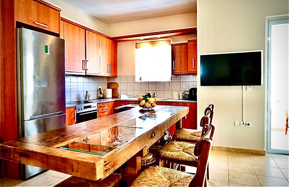 Communal lounge/ TV room, TV and multimedia, Kitchen or kitchenette, Seating area, Dining area, Evening entertainment, Breakfast, oven, pet friendly, stove