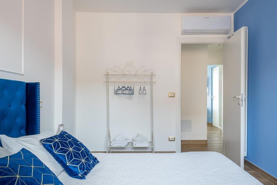 Bed, Bedroom, wardrobe, air conditioner