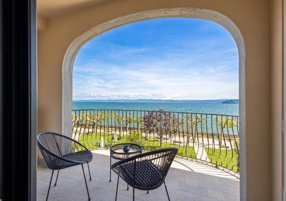 Property building, Balcony/Terrace, Garden view, Lake view