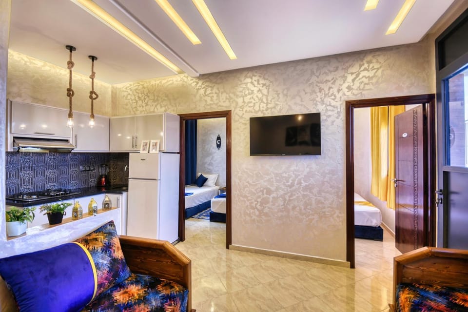 Communal lounge/ TV room, Bed, TV and multimedia, Kitchen or kitchenette, Living room, Photo of the whole room, Seating area, Dining area, Bedroom, minibar, oven