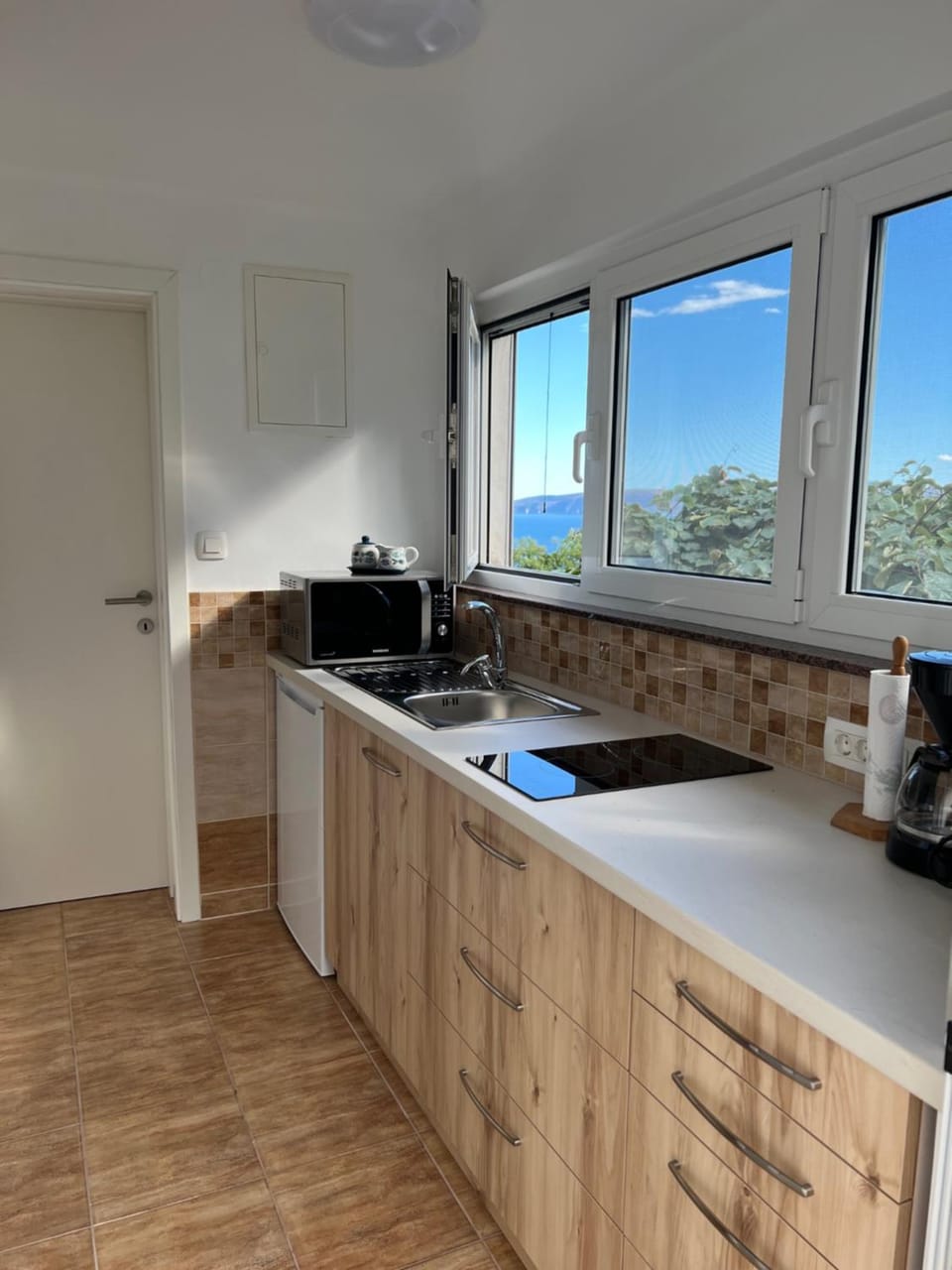 Natural landscape, Kitchen or kitchenette, minibar, stove