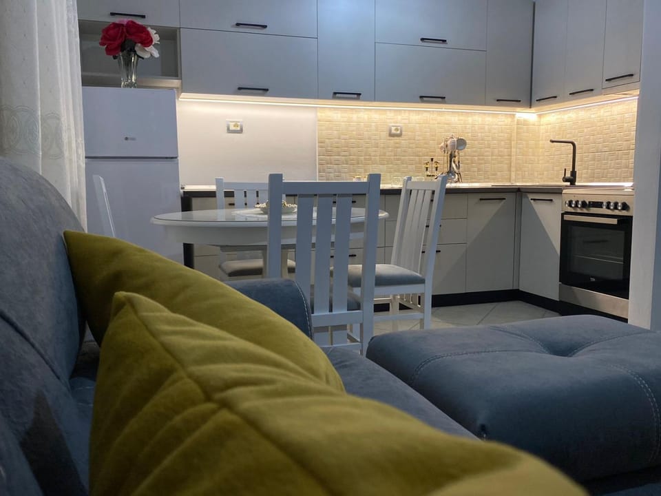Kitchen or kitchenette, Living room, Seating area, Dining area, dishwasher, minibar, oven, stove