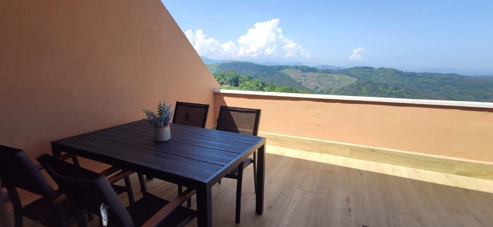 Natural landscape, View (from property/room), Balcony/Terrace
