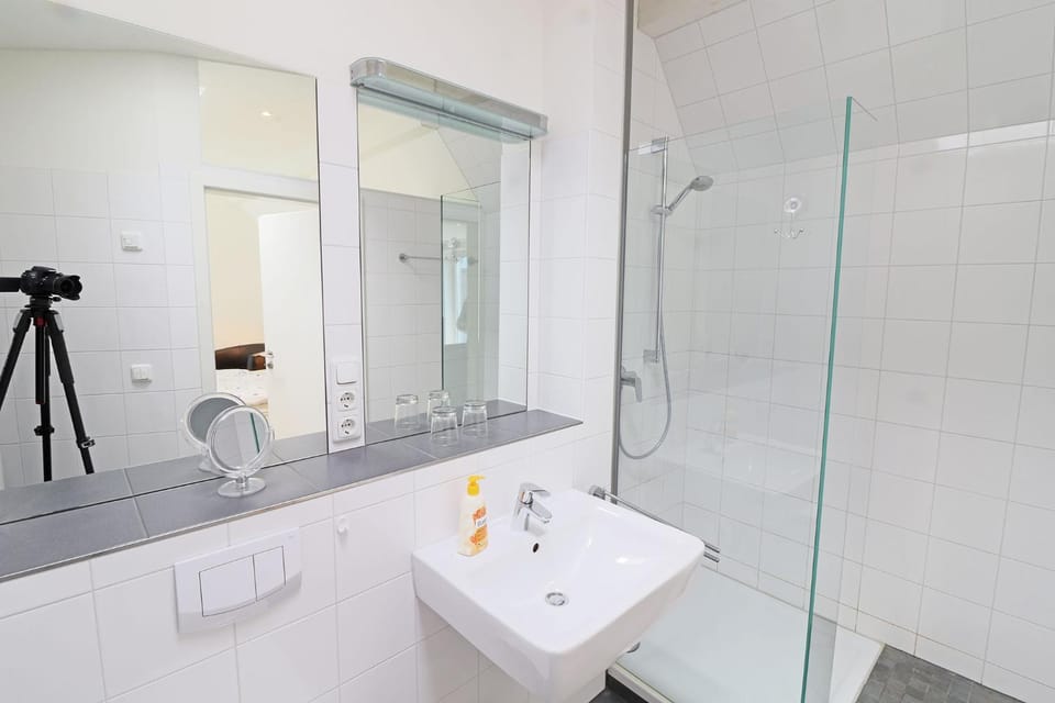 Shower, Toilet, Bathroom, heating, towels
