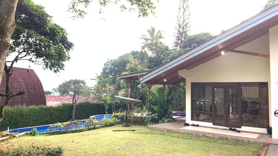 Villa Kay Hills Villa in Cisarua