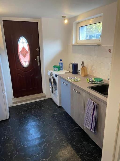 Kitchen or kitchenette, dishwasher, washing machine