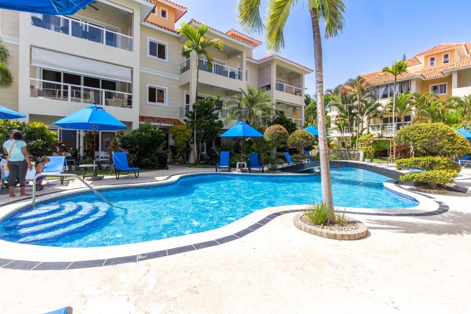 Property building, Pool view, Swimming pool