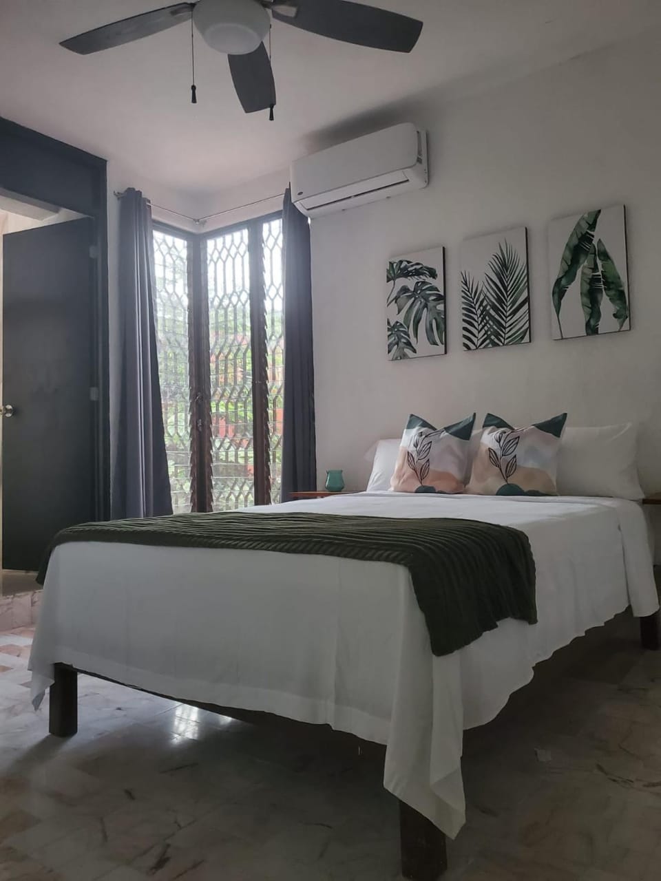 Bed, Photo of the whole room, Bedroom, fireplace, air conditioner