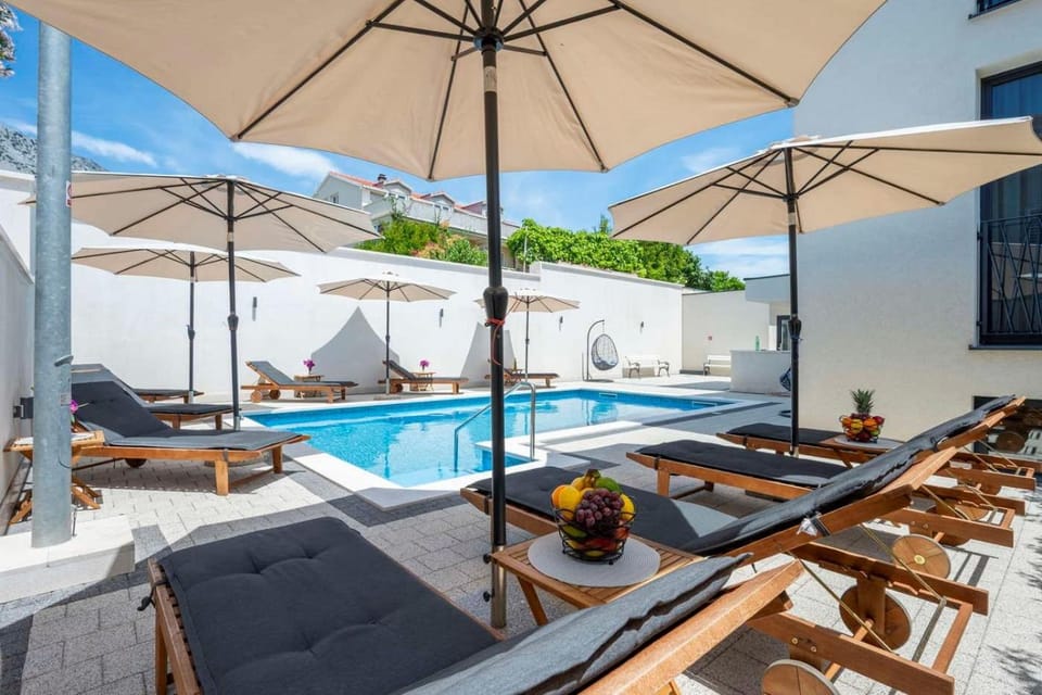 Sunny Day Luxury Holiday Apartments Bed and Breakfast in Dubrovnik-Neretva County