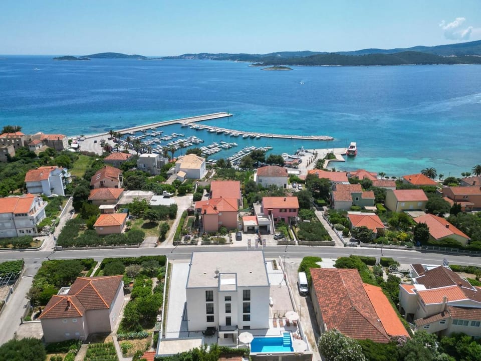 Sunny Day Luxury Holiday Apartments Bed and Breakfast in Dubrovnik-Neretva County