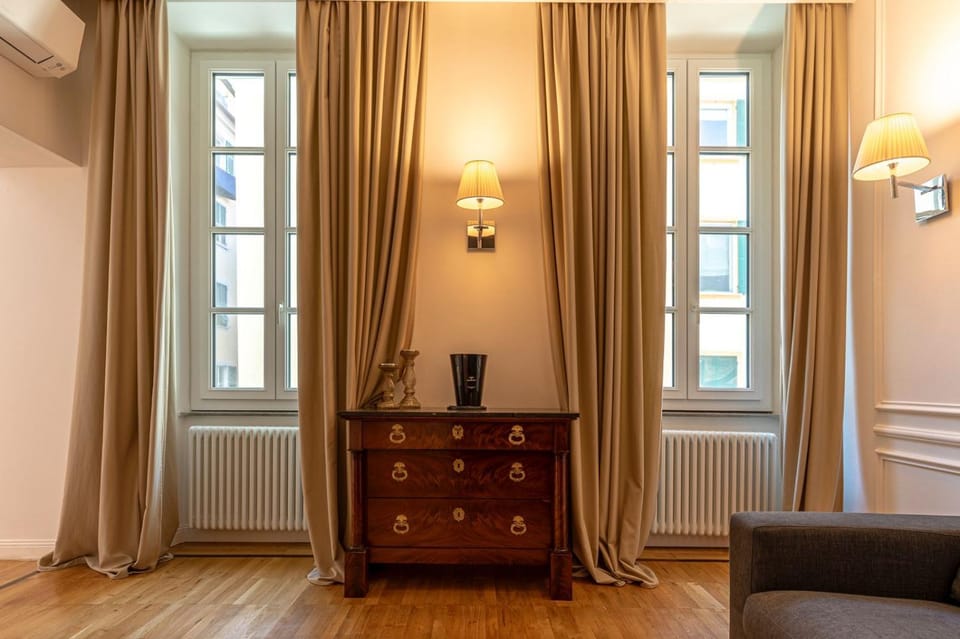 Living room, Seating area, air conditioner