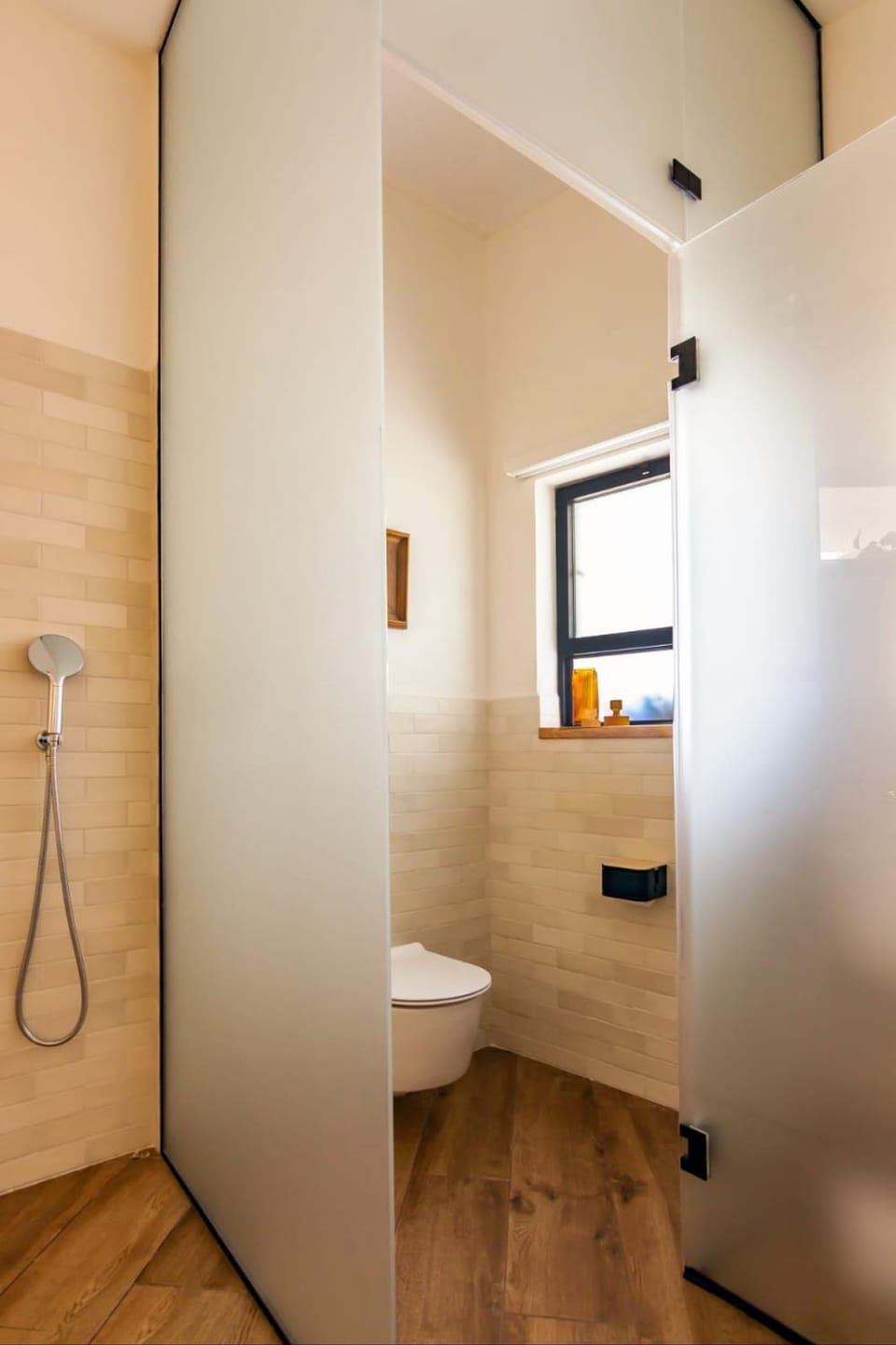 Shower, Toilet
