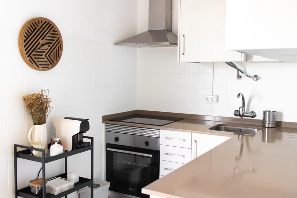 Kitchen or kitchenette, minibar, pet friendly, stove