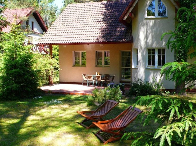 Property building, Day, Garden, Garden, Garden view, sunbed