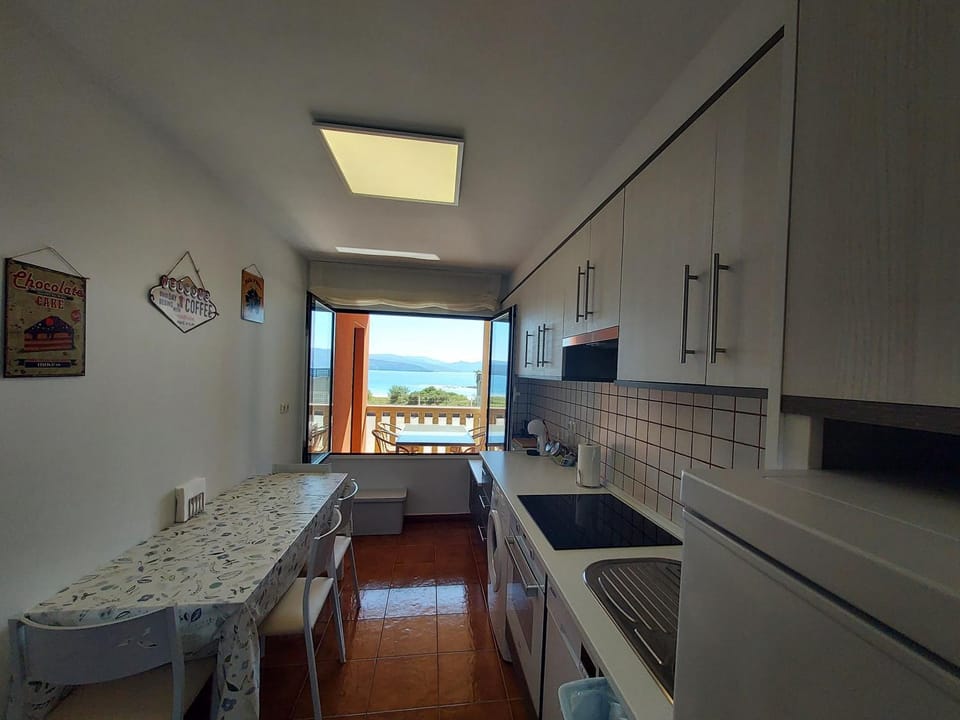 Balcony/Terrace, Beach, Sea view, dishwasher, microwave, oven, washing machine, kitchen